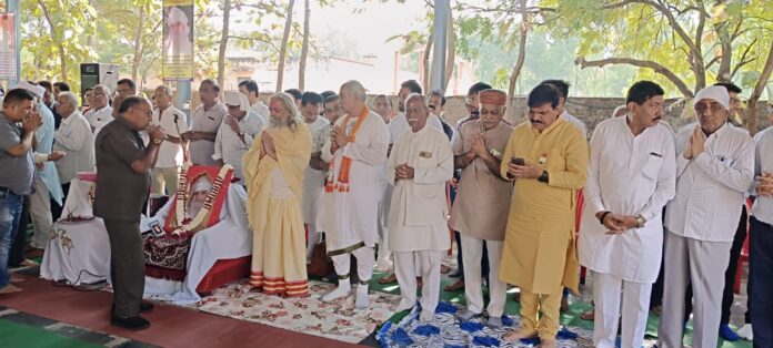 महन्त रामसुन्दर दास ने जनसंपर्क के दौरान विभिन्न समाज के सामाजिक बैठकों में लोगों को किया संबोधित