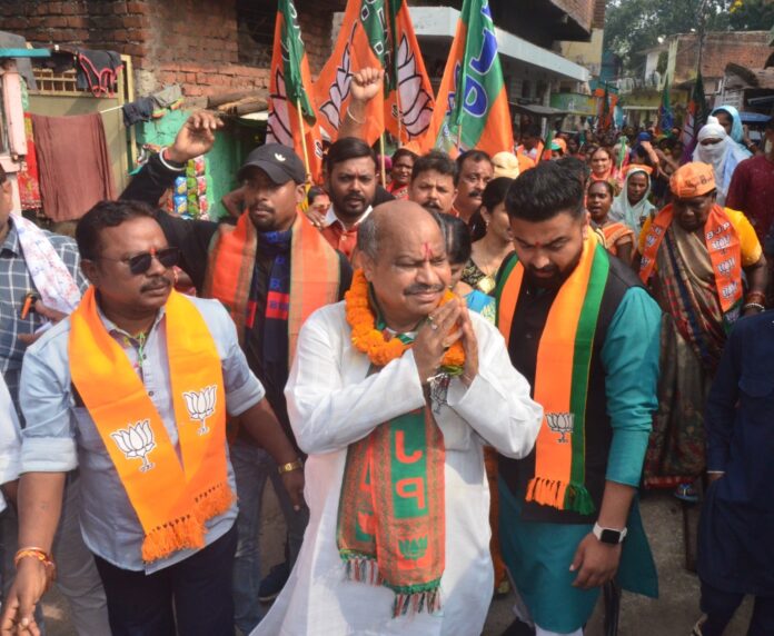 भाजपा प्रत्याशी पुरंदर मिश्रा ने सैकड़ों कार्यकर्ताओं और समर्थकों के साथ किया जवाहर नगर क्षेत्र का दौरा