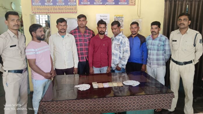 Raipur News जुआ खेलते 7 जुआरी गिरफ्तार, 49 हजार रुपए जप्त