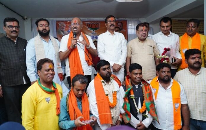 रायपुर ग्रामीण मंडल की बैठक में बृजमोहन अग्रवाल ने दिया जीत का मंत्र
