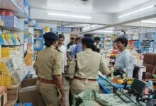 Raipur News : रवि भवन में बड़ी कार्रवाई,महिला एवं बाल विकास विभाग और एसोसिएशन फॉर वॉलंटरी एक्शन की टीम ने मारा छापा