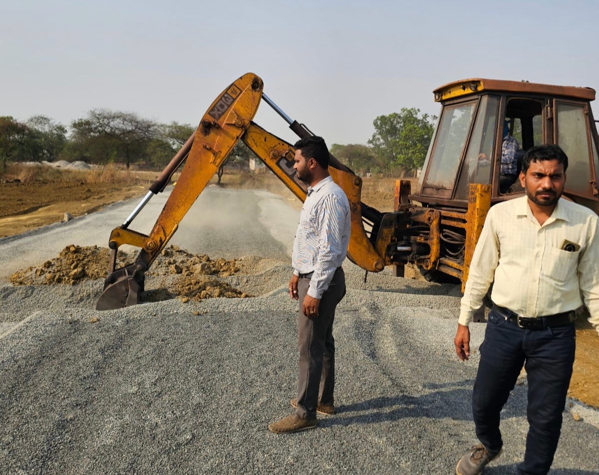 CG News : ग्राम जोता में चला बुलडोजर, अवैध प्लॉटिंग पर लगाई रोक