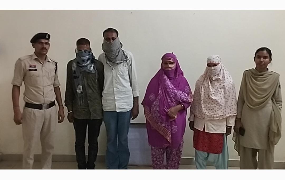 CG : अवैध गतिविधियों का भंडाफोड़, 2 पुरूष 2 महिला गिरफ्तार