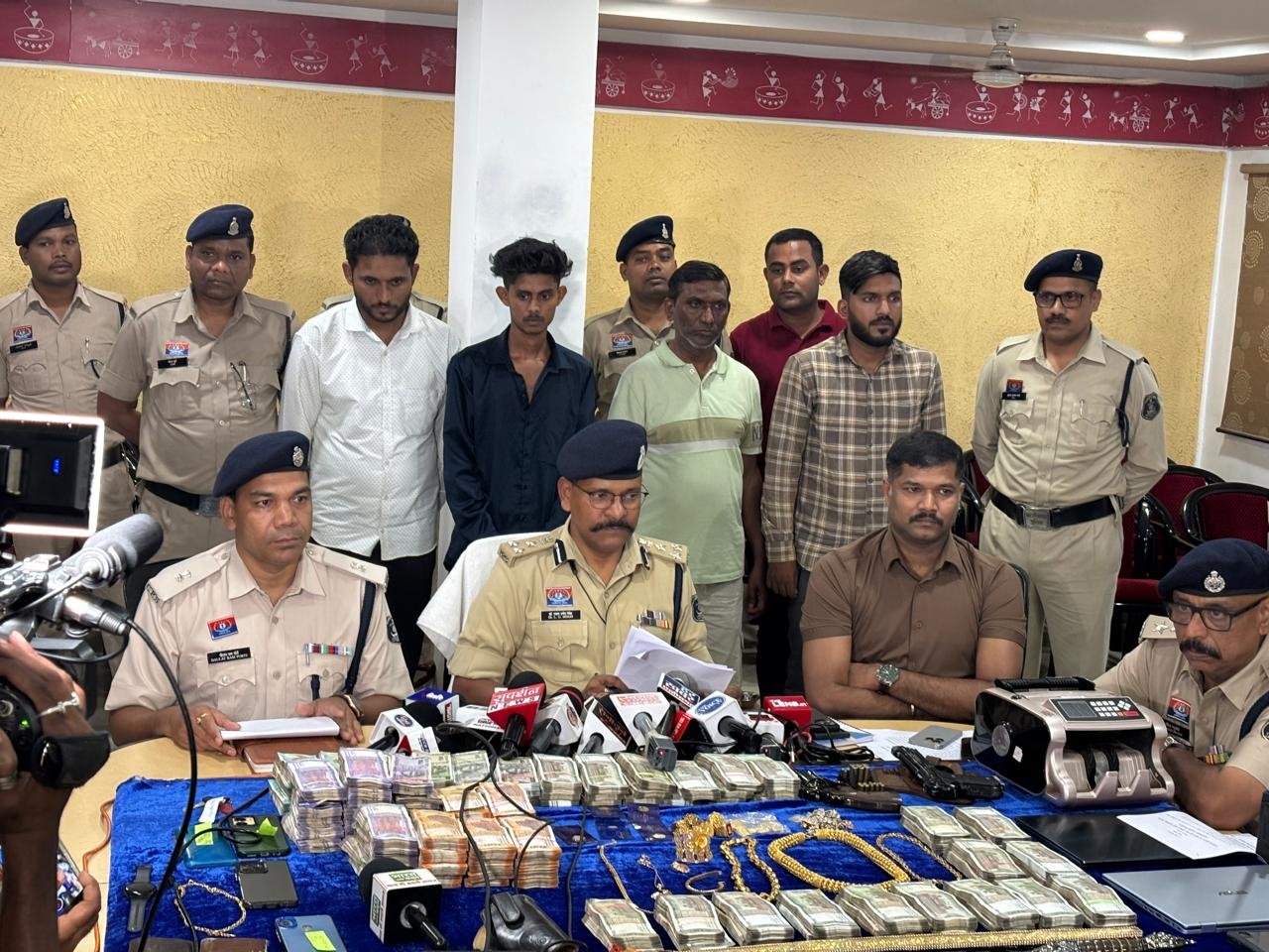 रायपुर क्राइम : रौनक ज्वेलर्स से सोने की चैन लूटने वाले 4 अंतर्राज्यीय आरोपी गिरफ्तार, महाराष्ट्र से पकड़े गए