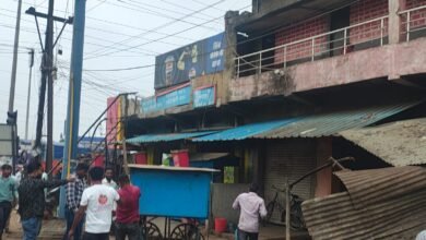 रायपुर : निगम ने जोन 1 ने शराब दुकान में अवैध निर्माण एवं अन्य अवैध निर्माण तोड़े, सड़क जाम और अत्यधिक प्लास्टिक कचरा फैलाने पर चखना सेंटर तोड़ा