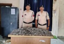 CG News : मेले में पुलिस की बड़ी कार्रवाई: 5000 'हथियार जैसे' कड़े उतरवाए, 100 बोतल शराब जब्त