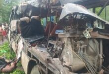 बड़ा हादसा : कांवड़ियों से भरी बस और ट्रक की भीषण टक्कर, 18 श्रद्धालुओं की दर्दनाक मौत, कई घायल