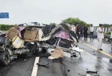 एक्सप्रेसवे पर भीषण हादसा, डिवाइडर से टकराई कार, दो की मौत, दो गंभीर रूप से घायल