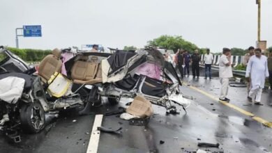 एक्सप्रेसवे पर भीषण हादसा, डिवाइडर से टकराई कार, दो की मौत, दो गंभीर रूप से घायल