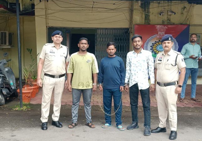 रायपुर: कोर्ट के बाहर युवक पर चाकू से जानलेवा हमला, हिस्ट्रीशीटर समेत तीन आरोपी गिरफ्तार