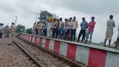 ट्रेन के आगे कूदा प्रेमी जोड़ा, दोनों की मौत