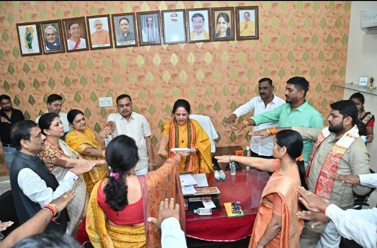 रायपुर : महापौर ने जोन 6 में पार्षदों को दिलवाई स्वच्छता शपथ