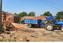 क्षेत्र में संचालित अवैध लाल ईंट भट्ठे, शासन के नियमों को दिखा रहे ठेंगा