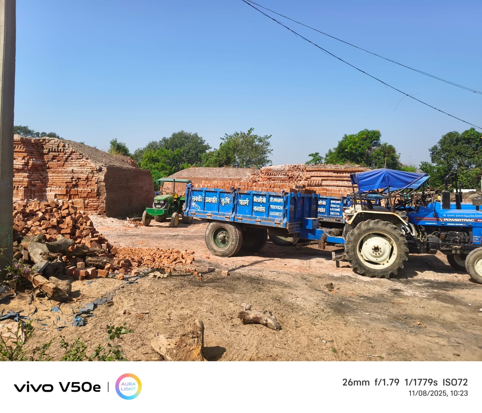 क्षेत्र में संचालित अवैध लाल ईंट भट्ठे, शासन के नियमों को दिखा रहे ठेंगा