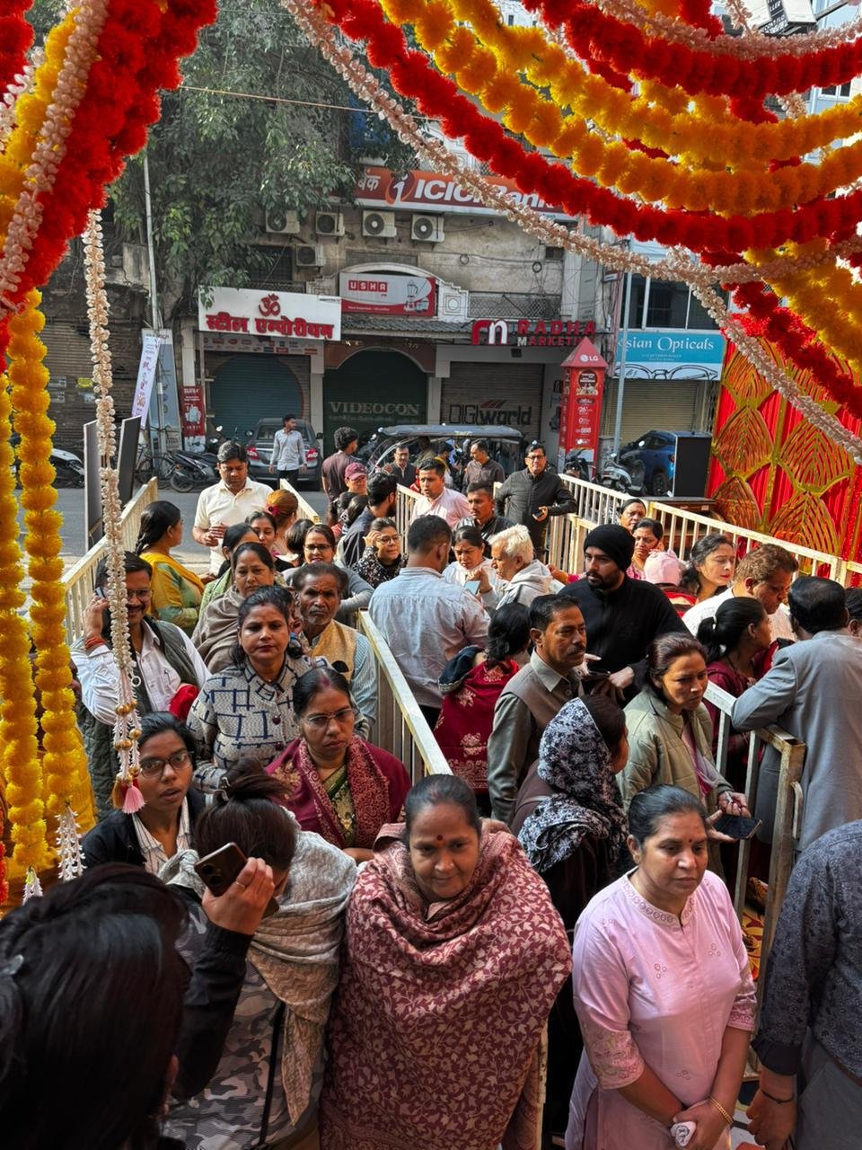 सहेली ज्वेलर्स ने रचा इतिहास — सुबह 6 बजे से लगी लंबी कतारें