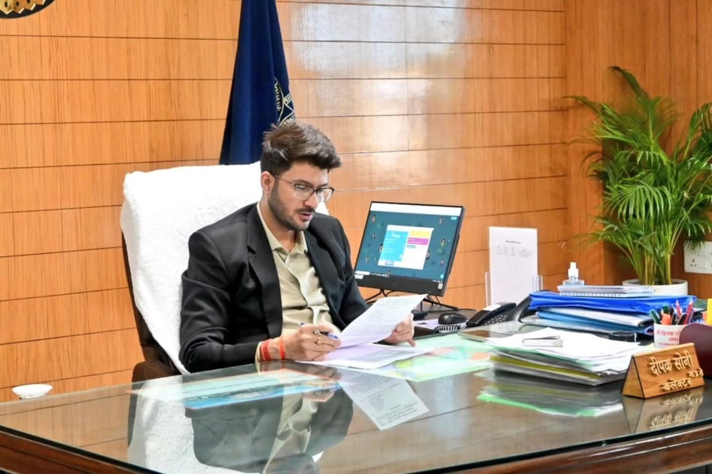 केंद्र सरकार का बड़ा फैसला: बलौदाबाजार के कलेक्टर दीपक सोनी दिल्ली तलब, सीधे राष्ट्रीय स्तर की जिम्मेदारी