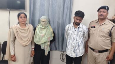 Chhattisgarh : इस जिले में देह व्यापार का भंडाफोड़: पॉश कॉलोनी में चल रहा था अनैतिक कारोबार, संचालिका और ग्राहक गिरफ्तार