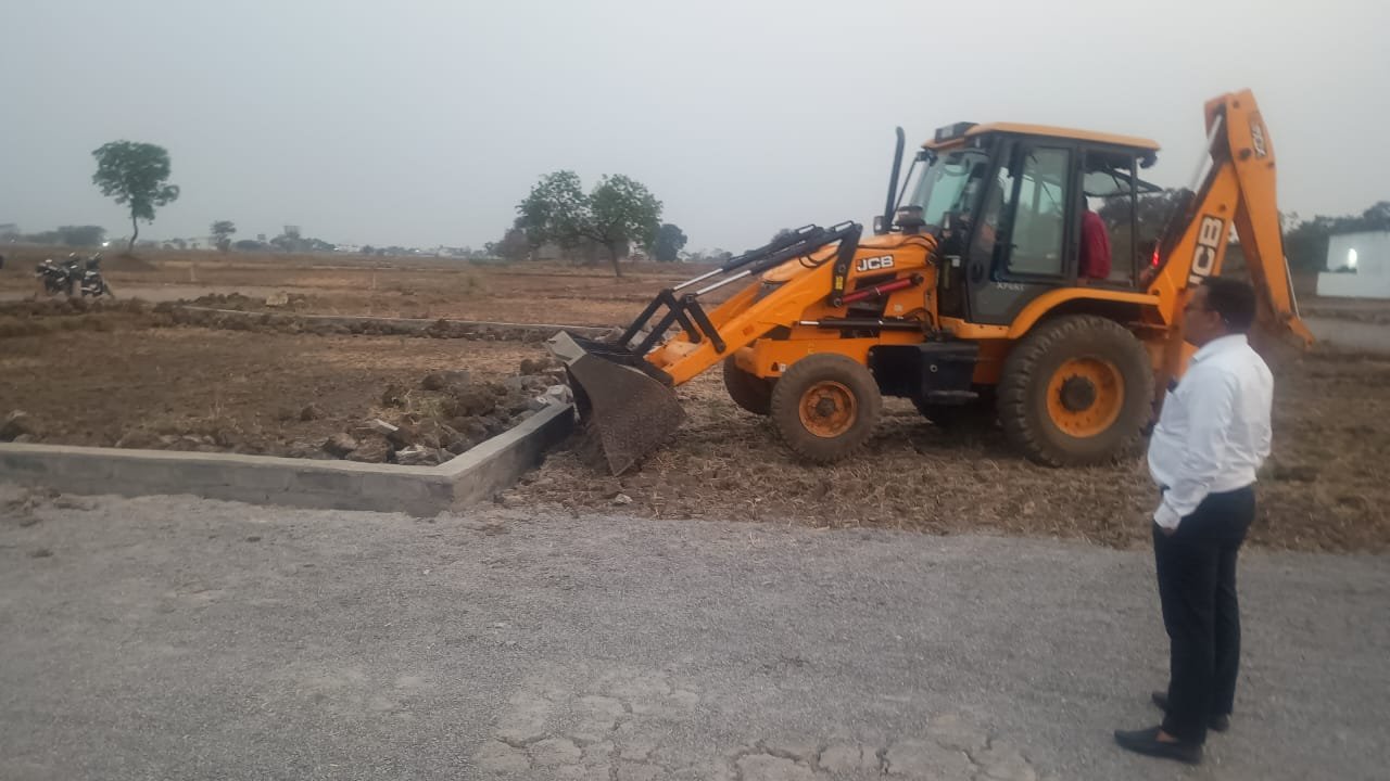 रायपुर : अवैध प्लाटिंग पर प्रशासन का बुलडोजर, कई स्थानों पर ताबड़तोड़ कार्रवाई