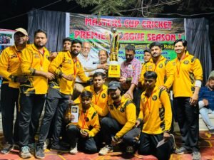 जिमखाना मैदान बैरन बाज़ार रायपुर में चल रहे मास्टर कप क्रिकेट प्रतियोगिता के रोमांचक फाइनल मुकाबले में मून स्टार टीम ने शानदार जीत हासिल कर ट्रॉफी अपने नाम की