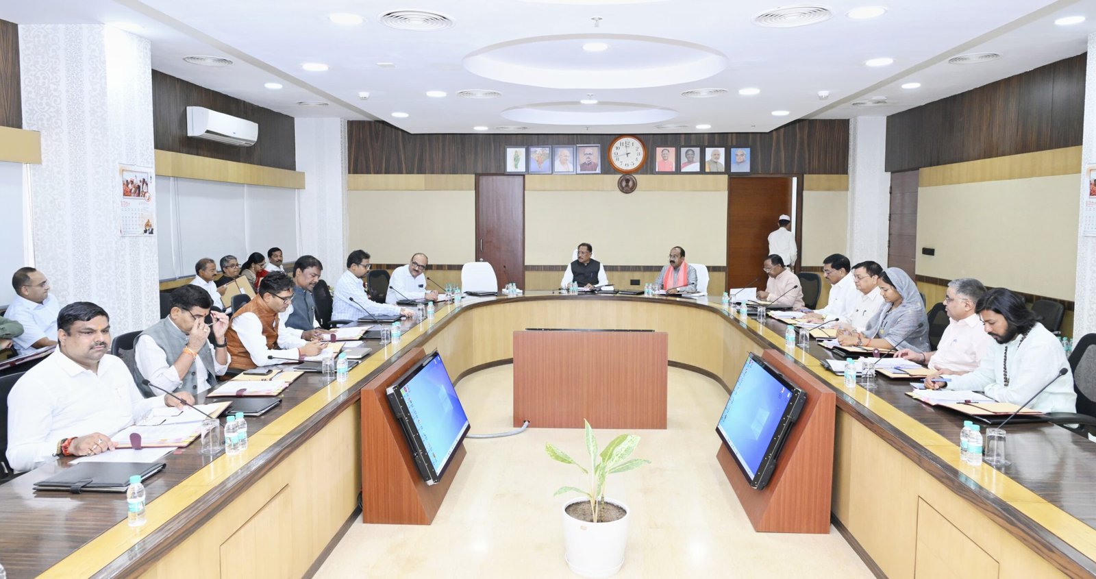 CG Breaking : साय केबिनेट की बैठक खत्म, लिये गए कई बड़े निर्णय, पढ़ें पूरी खबर