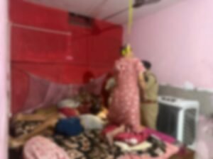 CG Breaking : छत्तीसगढ़ में एक ही परिवार के चार लोगों की संदिग्ध मौत, दंपती और दो बच्चों के शव मिलने से सनसनी