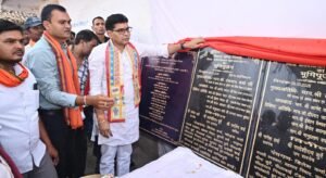 अब कोई भी गाँव पहुँचविहीन नहीं रहेगा-राजस्व मंत्री टंक राम वर्मा