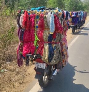 CG Crime : बड़ा खुलासा, कपड़ा फेरीवालों के भेष में हो रही थी गांजा तस्करी, 378 किलो गांजा जप्त