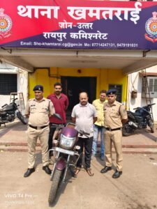 Raipur Breaking : बीरगांव में मितानिन के घर विस्फोटक सामग्री रखने वाला आरोपी गिरफ्तार, बम से खुद को उड़ाने की तैयारी में था