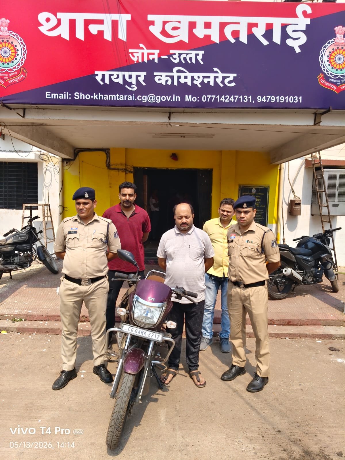 Raipur Breaking : बीरगांव में मितानिन के घर विस्फोटक सामग्री रखने वाला आरोपी गिरफ्तार, बम से खुद को उड़ाने की तैयारी में था