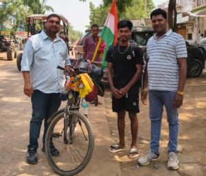 Kasdol News : साइकिल से केदारनाथ धाम की यात्रा पर निकले विजय कुमार ध्रुव, कसडोल में हुआ स्वागत