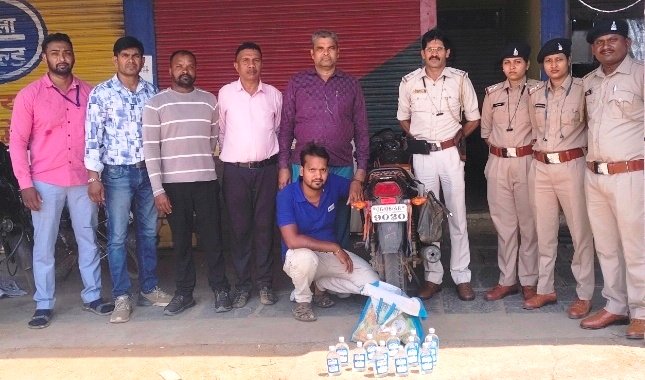रायपुर : दोपहिया वाहन से अवैध शराब जब्त
