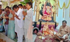 जन्मदिन पर सरजू प्रसाद घृतलहरे ने समलाई माता मंदिर व बाबा गुरुघासीदास जन्मस्थली पहुंचकर लिया आशीर्वाद