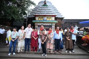रथ यात्रा की पूर्व संध्या पर पुरी पहुंचे विधायक डॉ. संपत अग्रवाल, बाबा लिंगराज और माता बाट मंगला के दरबार में टेका माथा