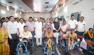 विधायक डॉ. संपत अग्रवाल ने बांटे सहायक उपकरण, 21 को मिली बैटरी ट्राइसाइकिल