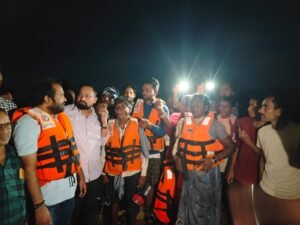 प्रशासन और जनप्रतिनिधियों की मुस्तैदी से बची चार लोगों और एक बेजुबान की जान