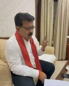 कुलगाम आतंकी हमले के पीड़ितों के परिजनों से उप मुख्यमंत्री विजय शर्मा ने की बात