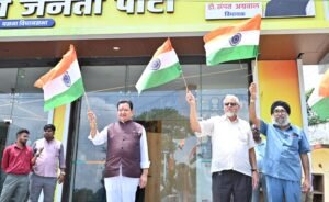 स्वतंत्रता दिवस से पूर्व देशभक्ति के रंग में रंगा बसना: किसान मोर्चा की भव्य ट्रैक्टर तिरंगा यात्रा में उमड़ा जनसैलाब, विधायक डॉ. संपत अग्रवाल रहे मुख्य अतिथि