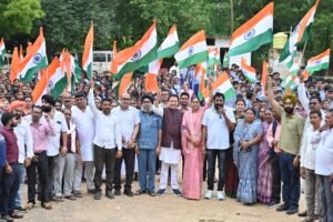 बसना विधायक डॉ. संपत अग्रवाल की अगुवाई में सांकरा में निकली भव्य तिरंगा यात्रा, देशभक्ति के रंगों में रंगा क्षेत्र