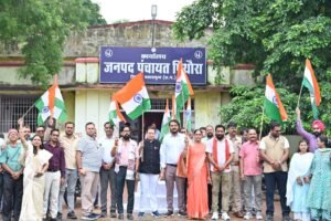 पिथौरा में विधायक डॉ. संपत अग्रवाल के नेतृत्व में विशाल तिरंगा यात्रा, विधायक डॉ संपत अग्रवाल ने कहा-हर दिल में देशप्रेम का जज्बा जलाती है यह यात्रा