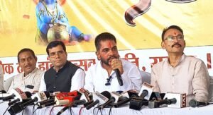 गुढ़ियारी में 15 लाख की दही हांडी के लिए मचेगी होड़, बी प्राक और लखबीर सिंह लक्खा बिखेरेंगे जलवा, भगवान श्रीकृष्ण की भक्ति में लीन होगा रायपुर