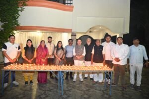 प्रधानमंत्री मोदी के जन्मदिन पर बसना के अटल परिसर में भव्य दीपोत्सव, विधायक डॉ. संपत अग्रवाल ने जलाया आशीर्वाद का दीप
