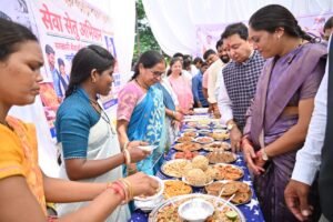 सांकरा में सेवा सेतु शिविर: विधायक डॉ. संपत अग्रवाल ने की जनसमस्याओं की सुनवाई, कहा-अंतिम व्यक्ति तक योजनाओं का लाभ पहुंचाना ही मुख्य ध्येय
