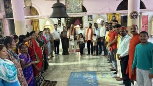 कैप्टन स्मित मछार के शीघ्र स्वास्थ्य लाभ हेतु शंकर नगर मंडल ने किया हनुमान चालीसा पाठ एवं आरती