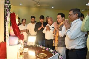 पिथौरा में गरिमामय माहौल में मनी अग्रसेन जयंती: विधायक डॉ. सम्पत अग्रवाल ने की पूजा-अर्चना, समाजवाद व जनकल्याण के आदर्शों पर चलने का दिया संदेश